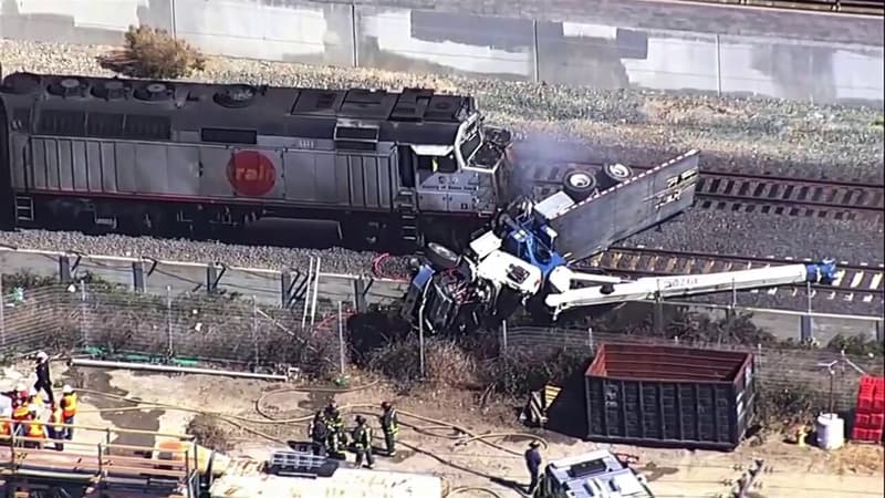États-Unis: 13 blessés près de San Francisco après la collision d’un train avec du matériel présent sur la voie