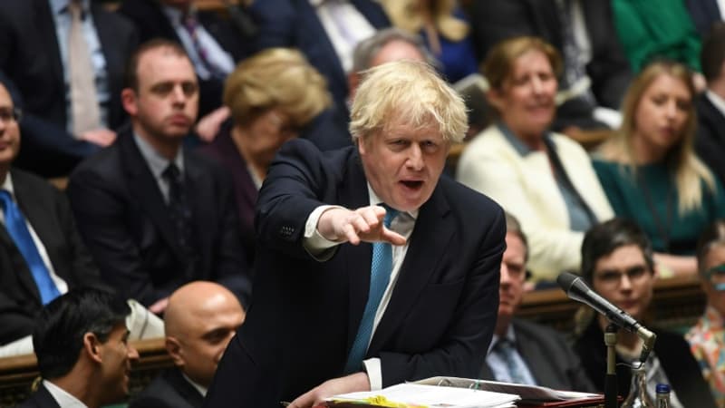 Ukraine: Boris Johnson accuse la Russie de “crime de guerre”