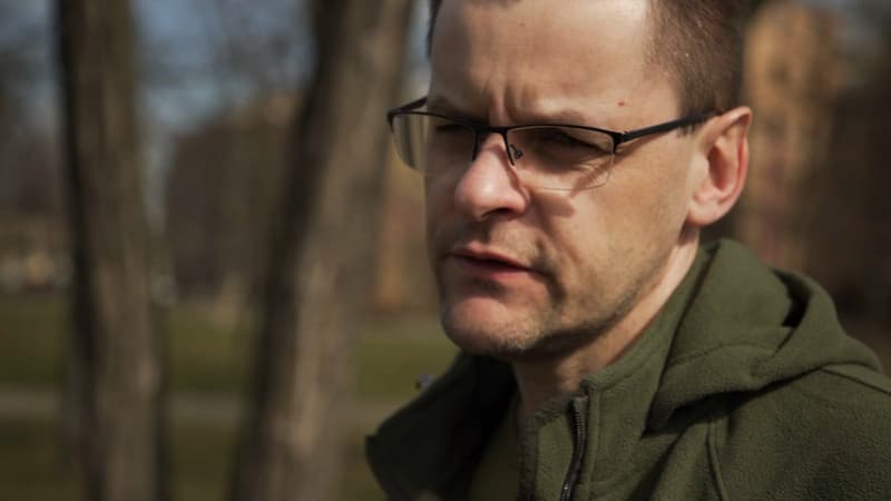 “Je pleure lorsque je suis seul”: cet Ukrainien a perdu sa femme et ses enfants dans un bombardement