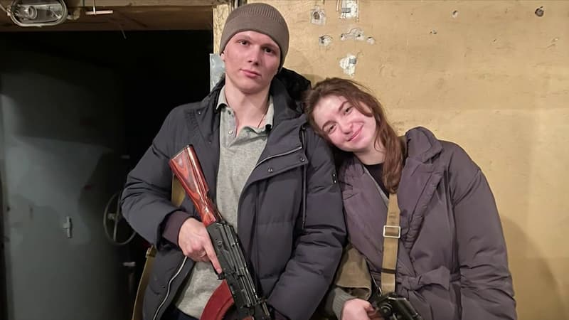 Ukraine: un jeune couple décide de se marier en pleine guerre avant de prendre les armes