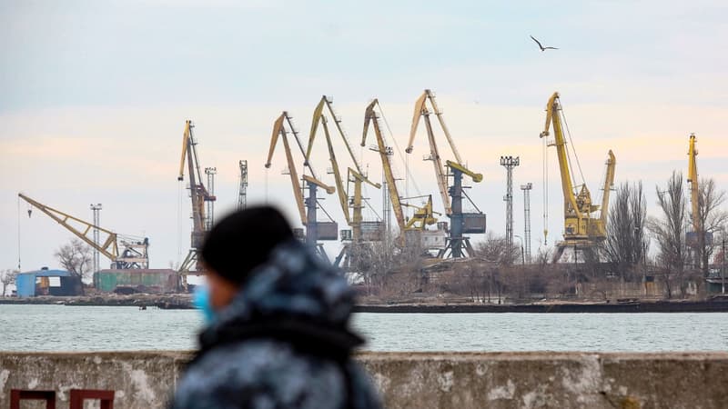 Guerre en Ukraine: Marioupol, ville portuaire hautement stratégique, encerclée par l’armée russe