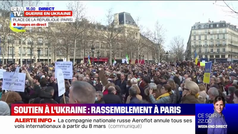 Un rassemblement en soutien aux Ukrainiens débute place de la République à Paris