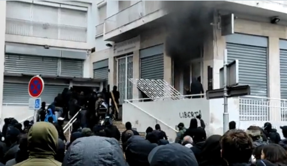 VIDEO : Le bâtiment des Finances Publiques attaqué à Bastia !