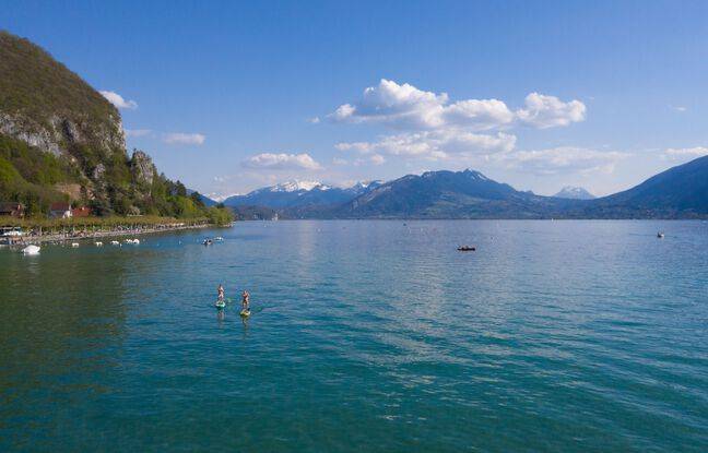 Annecy : Une barque chavire sur le lac, une femme de 80 ans meurt noyée