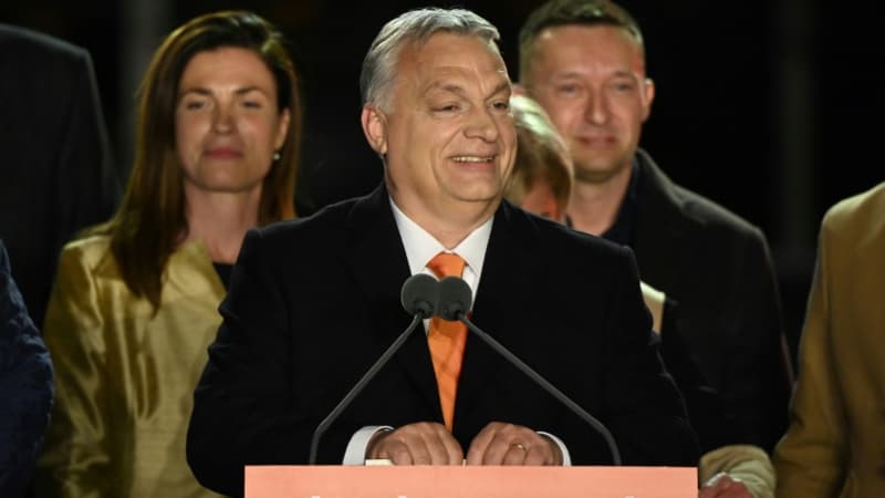 Réélu triomphalement, le Premier ministre hongrois Orban qualifie Zelensky d'”adversaire”