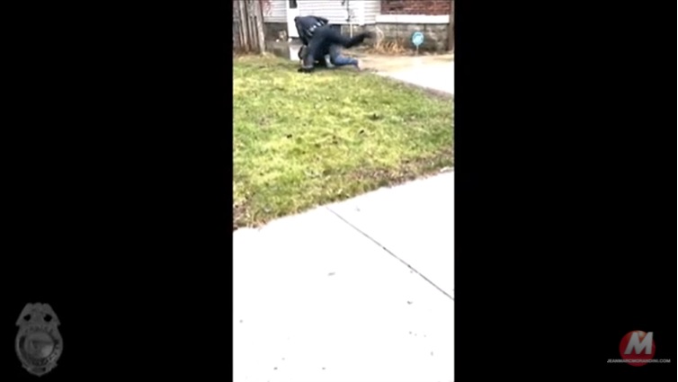 VIDEO CHOC – Un policier blanc tue un homme noir d’une balle dans la tête !