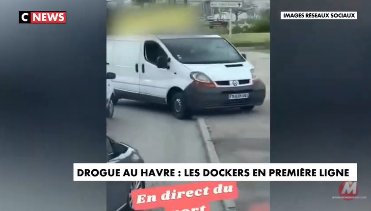 VIDEO CHOC – Des policiers tirent sur un fourgon !