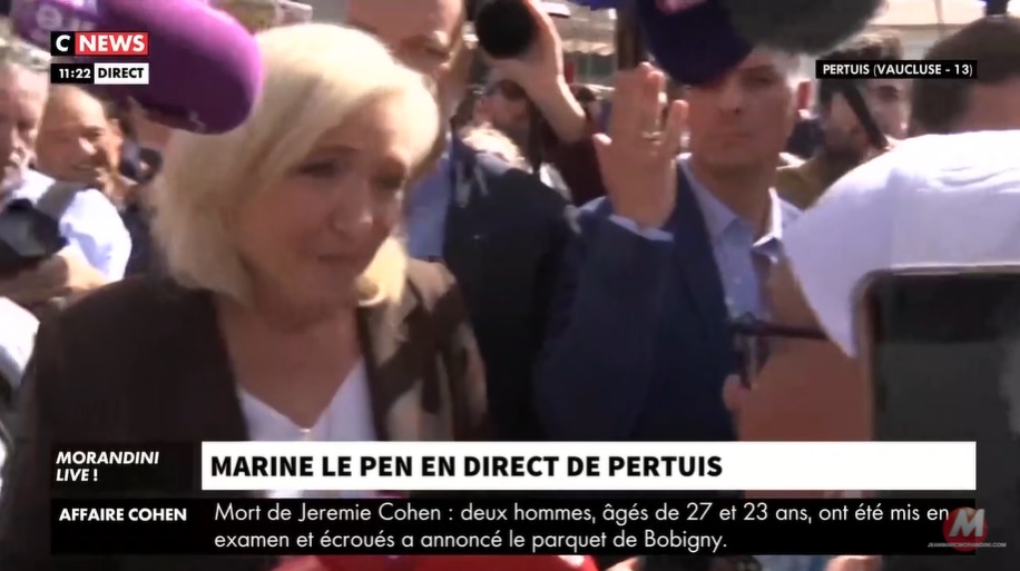 VIDEO : Marine Le Pen interpellée par une femme voilée en pleine rue !