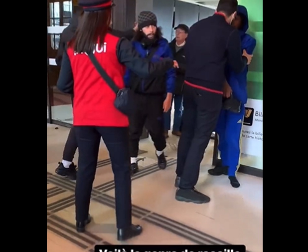 VIDEO CHOC – Des racailles massacrent un homme à terre en pleine gare, en France !