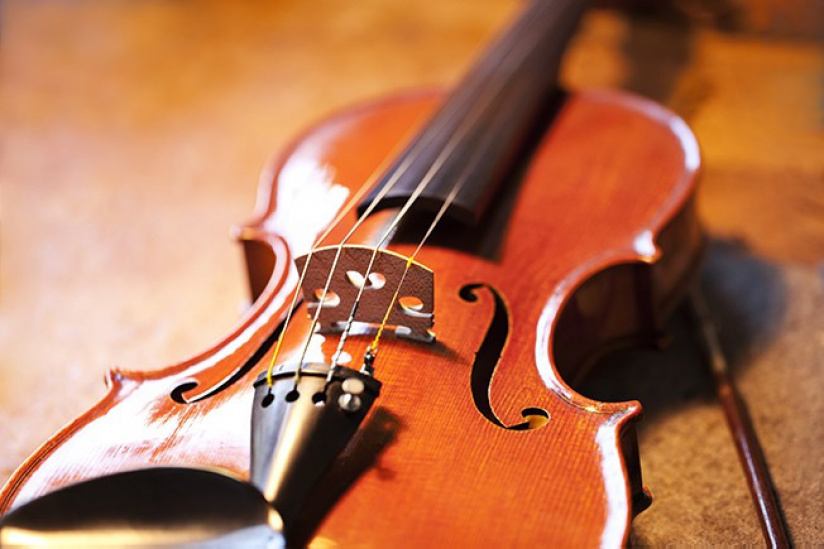 PARIS – Un violon estimé à 100 000 euros retrouvé à côté d’une poubelle !