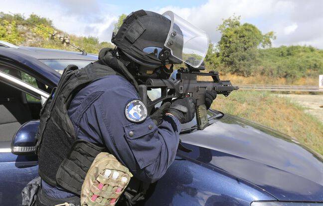 Perpignan : Interpelé, il crache sur les gendarmes et tente de les frappe