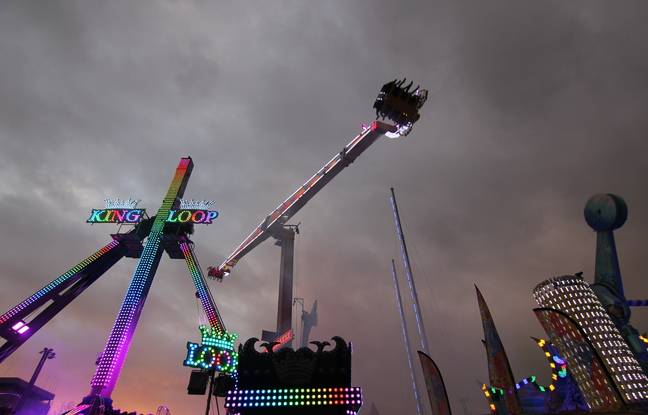 Isère : 17 personnes restent bloquées dans un manège, à 8 mètres du sol