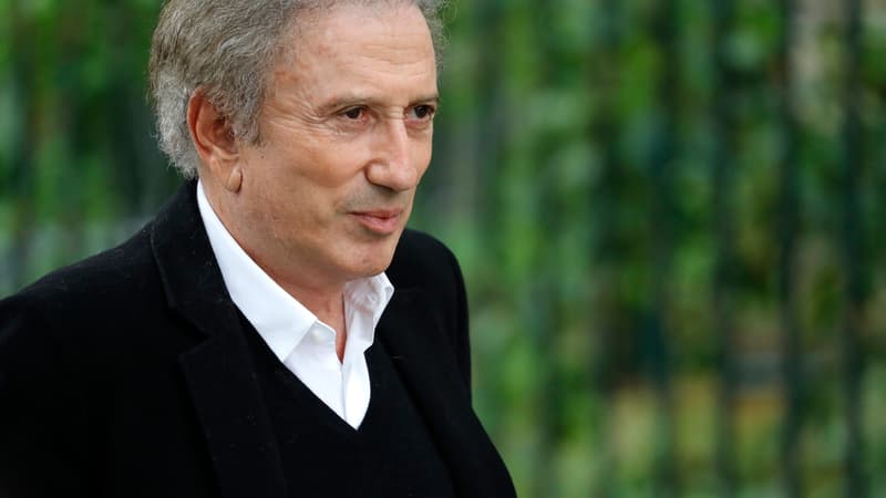 Michel Drucker, victime d’une arnaque téléphonique, se fait extorquer 10.000 euros