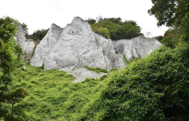 Val-d’Oise : Un rocher de 5 tonnes se détache d’une falaise et atterrit sur une route