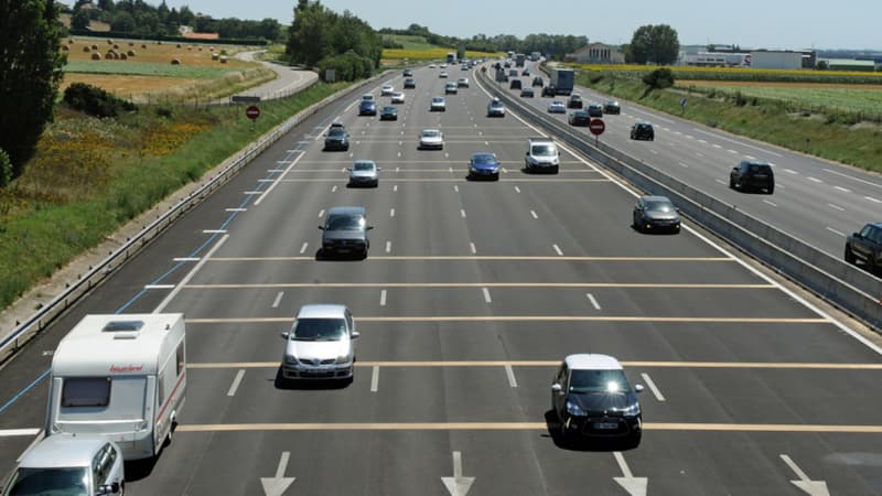 Un homme soupçonné d’avoir poignardé sa femme sur l’A11 avant de se laisser percuter par des voitures
