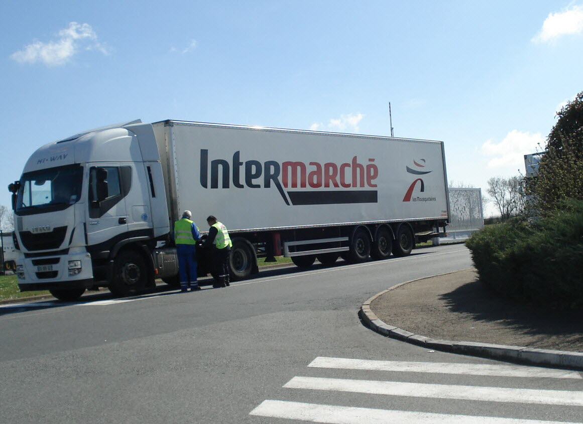 DRAME – Un jeune homme de 27 ans décède dans un terrible accident avec un camion Intermarché !