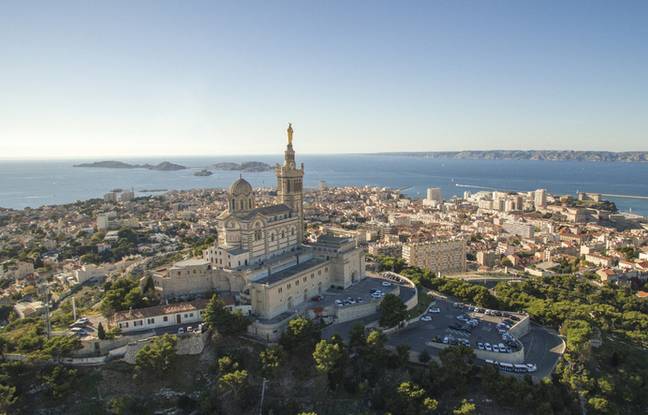 Un homme abattu en pleine nuit pas deux individus à scooter à Marseille