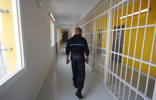 Puy-de-Dôme : Un surveillant de la prison de Riom attaqué par un détenu armé