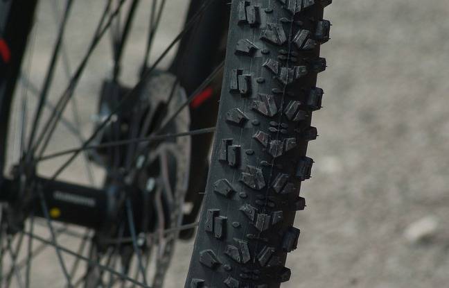 Haute-Savoie : Un cycliste blessé après avoir été poussé par le passager d’une voiture