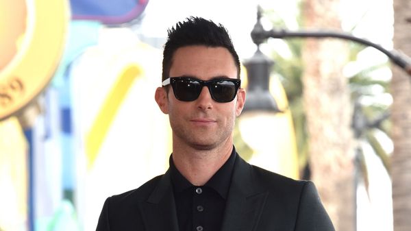 Adam Levine infidèle ? Sa prof de yoga accuse le chanteur de lui avoir envoyé des sextos