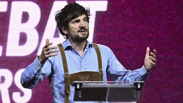 "Elise Lucet en slim" : dézingué par Gaspard Proust, Hugo Clément lui répond avec aplomb