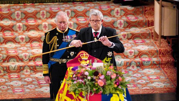 Elizabeth II : ce geste saisissant au-dessus du cercueil qui a marqué un tournant dans ses obsèques