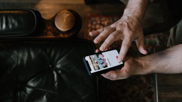 "Elle était beaucoup plus lourde que moi" : une jeune femme viole son partenaire rencontré en ligne