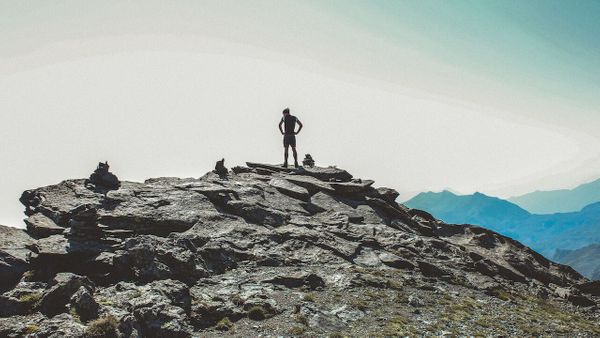 Il visite une attraction paradisiaque, sans se douter que la mort l’attend 100 mètres plus bas