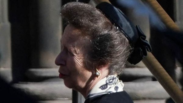 Mort d’Elizabeth II : cet ultime geste déchirant de la princesse Anne pour sa mère