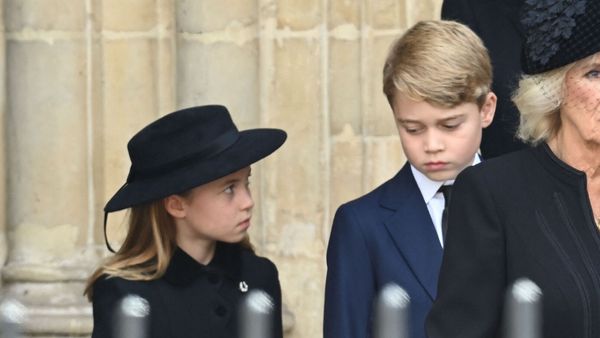 Princesse Charlotte : ce très subtil clin d’oeil à Elizabeth II sur ses vêtements de deuil