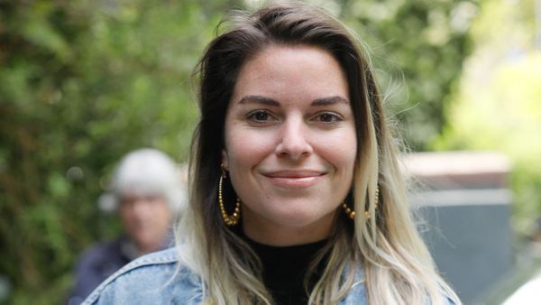 Sophie Tapie : son émouvant clin d’oeil à son père Bernard Tapie onze mois après sa mort