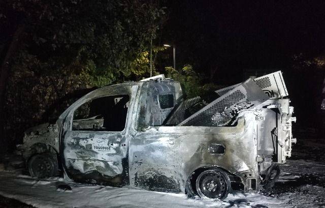 Toulouse : Des véhicules de la mairie incendiés, un slogan anti-ZFE retrouvé sur place