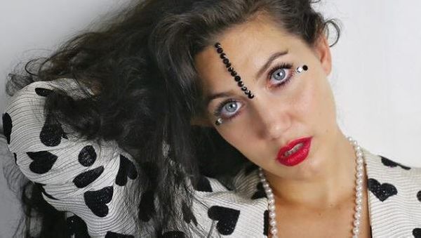 Alain Chabat : sa fille Louise sans filtre sur son couple libre avec Julien, “Je fais ce que je veux de mon corps”