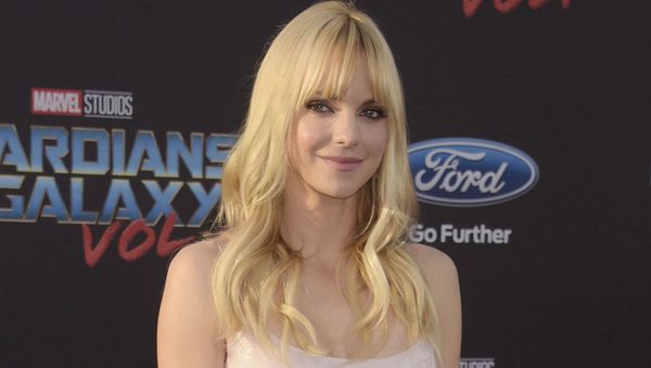 Anna Faris "blessée et humiliée" : ce célèbre réalisateur qui lui a "claqué les fesses"