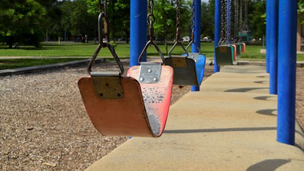 Charente-Maritime : l’ignoble stratagème d’un beau-père jugé pour inceste pour obtenir des faveurs sexuelles