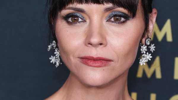 Christina Ricci maman : pourquoi elle continue de dormir avec son fils de 8 ans