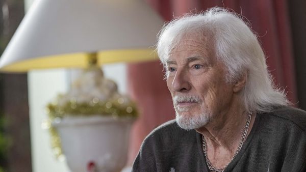 Hugues Aufray dévasté par la mort de son ex-femme et mère de ses deux filles, Hélène Faure