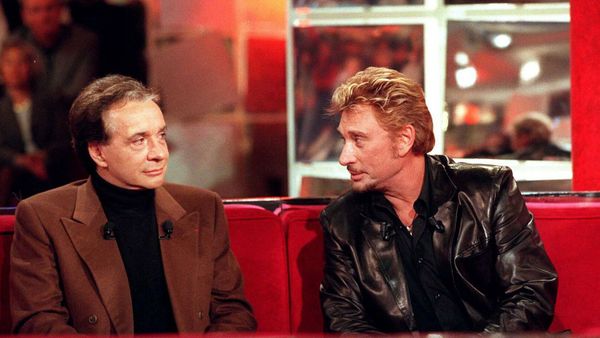 "Il était très mécontent" : Johnny Hallyday stupéfait du comportement de Michel Sardou en vacances