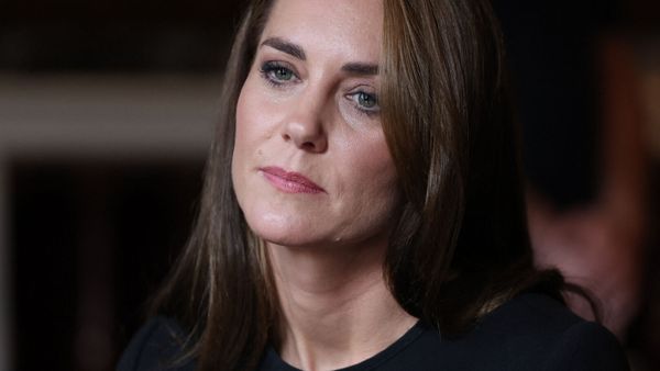 Kate Middleton en visite surprise avec William à Belfast : découvrez le (mini) prix de ses boucles d’oreilles