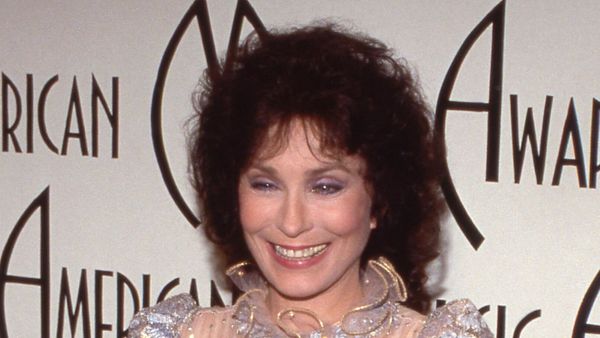 Loretta Lynn : la légende de la musique country est morte à l’âge de 90 ans