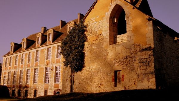 MAISONS DE L’HORREUR. “Vous mourrez dans l’année”, cette abbaye au nom lourd de sens qui fait froid dans le dos