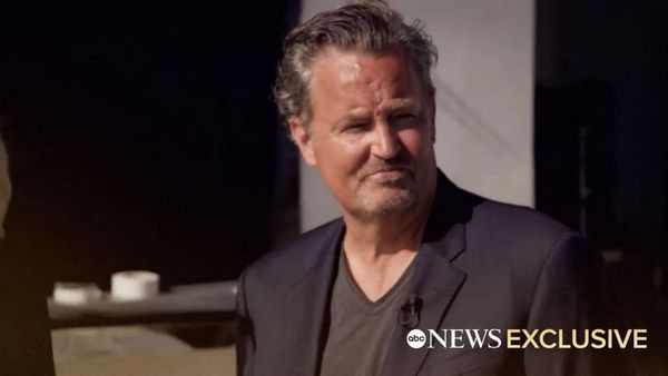 Matthew Perry : cet énorme béguin qu’il avait pour une de ses partenaires dans Friends