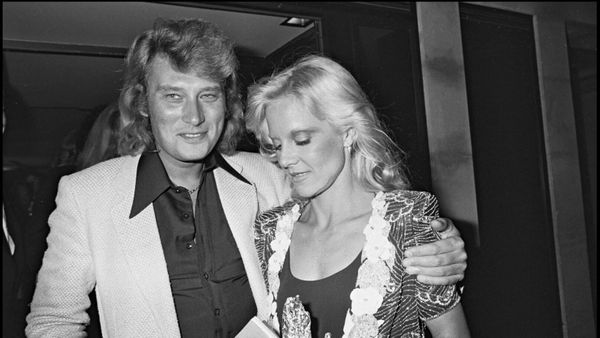 "Pas belle à voir" : Sylvie Vartan met les choses au point sur un moment difficile de son mariage avec Johnny