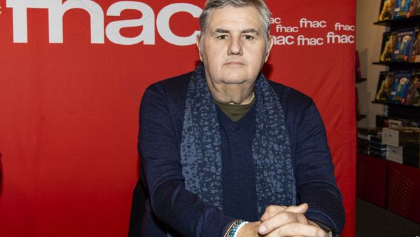 Pierre Ménès : le journaliste sort du silence avec des nouvelles très inquiétantes sur son état de santé