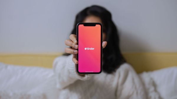 Son date sur Tinder vire à la séance de torture, il échappe miraculeusement à une jeune sociopathe
