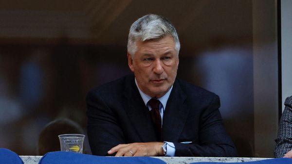 Tir mortel d’Alec Baldwin : un an après le drame, son hommage à Halyna Hutchins divise