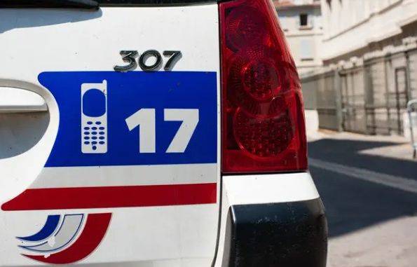 Vaucluse : Douze grands vases volés dans un château