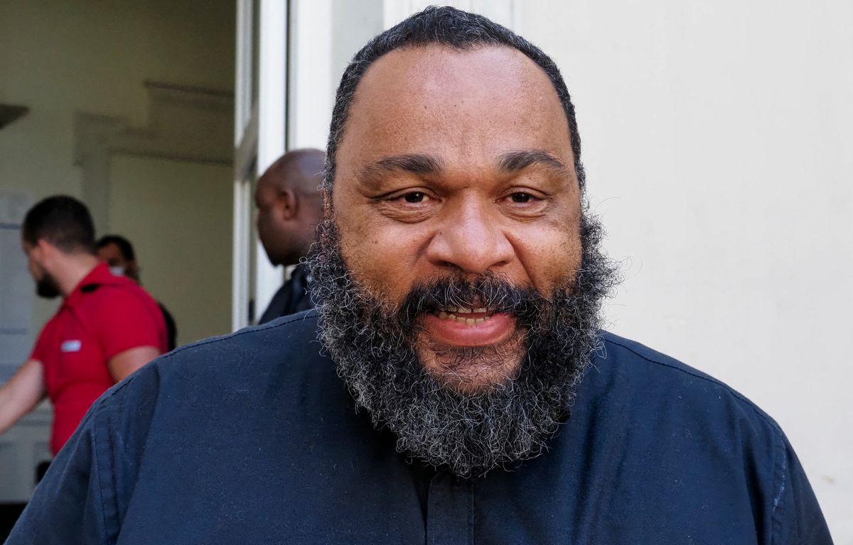 L’ex-compagne de Dieudonné porte plainte pour « escroquerie » et « harcèlement »