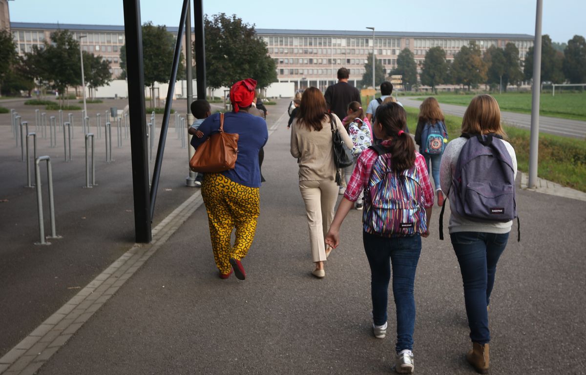 Strasbourg : Un lycée bloqué temporairement, une voiture incendiée