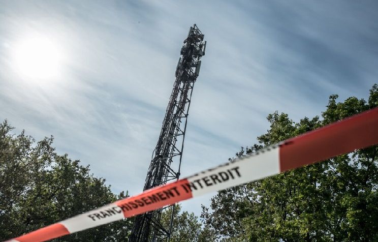 Haute-Garonne : Quatre suspects en garde à vue pour avoir incendié une antenne 5G et des radars